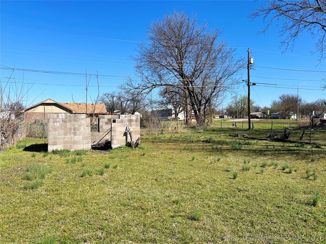 907 E 3rd Street, Okmulgee, OK 74447
