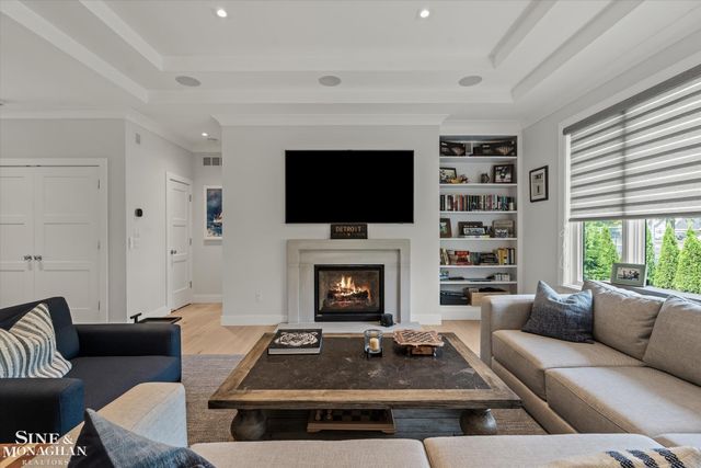 361 Moselle Place, Grosse Pointe Farms, MI 48236