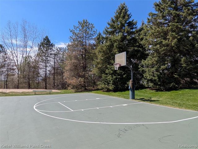 4179 Wincrest Lane, Rochester, MI 48306