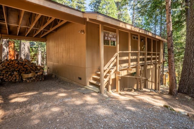 3046 Tahos Dr, Dorrington, CA 95223