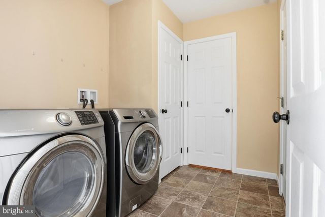 370 AZALEA DR, Windsor, PA 17366