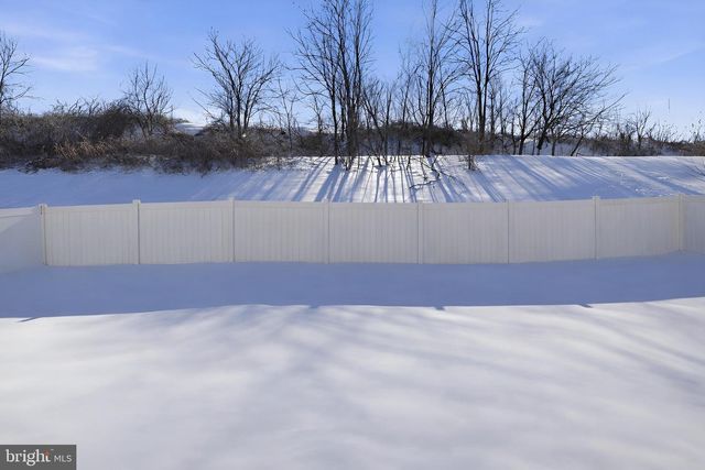 370 AZALEA DR, Windsor, PA 17366