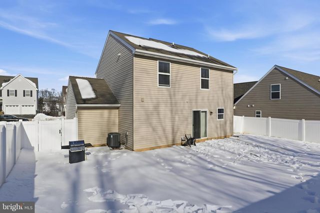 370 AZALEA DR, Windsor, PA 17366