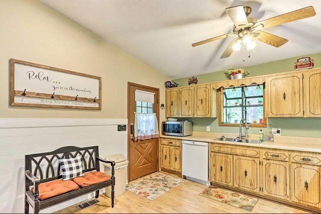 34 Clover Lane, Murphy, NC 28906