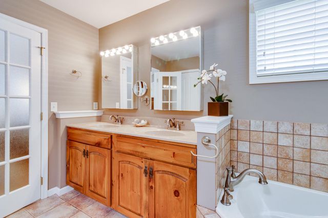 1016 CAMBRIDGE DR, Manheim, PA 17545