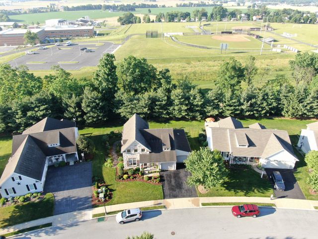 1016 CAMBRIDGE DR, Manheim, PA 17545