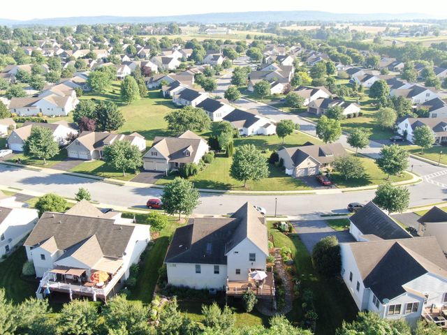 1016 CAMBRIDGE DR, Manheim, PA 17545