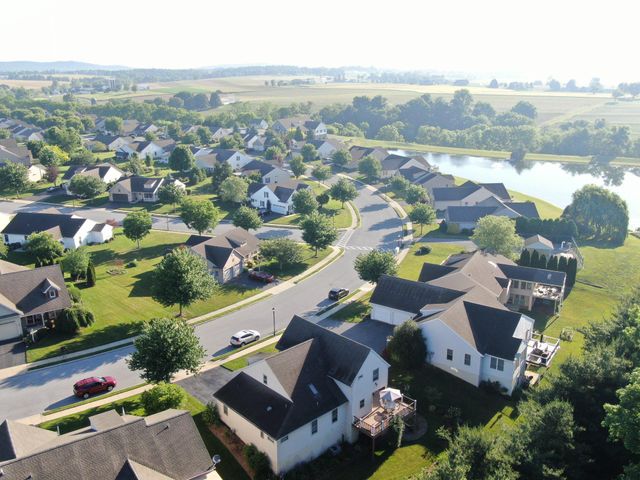 1016 CAMBRIDGE DR, Manheim, PA 17545
