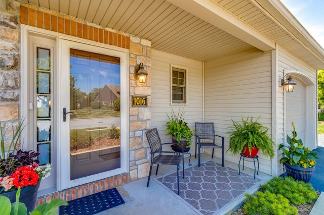 1016 CAMBRIDGE DR, Manheim, PA 17545
