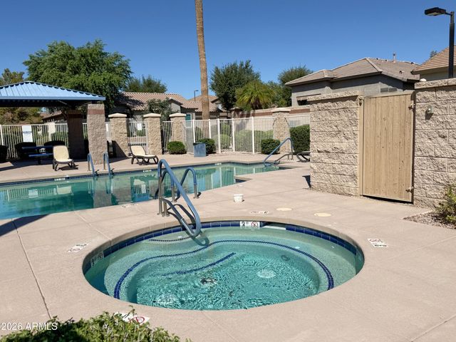 1260 S Amber Street, Chandler, AZ 85286
