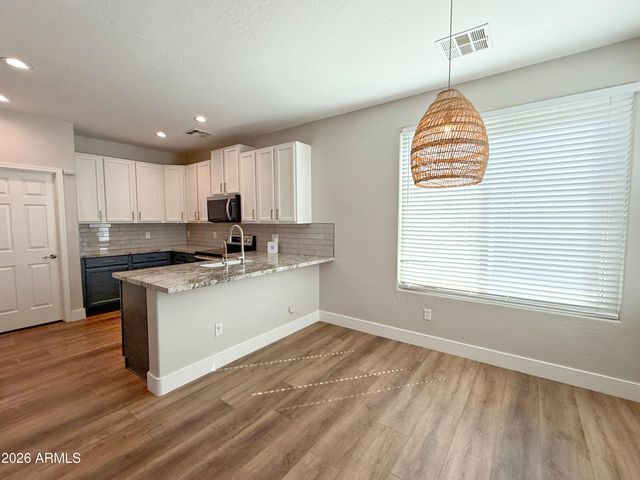 1260 S Amber Street, Chandler, AZ 85286