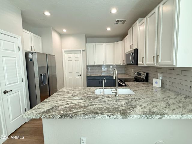 1260 S Amber Street, Chandler, AZ 85286