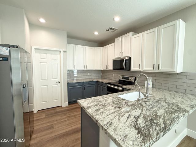 1260 S Amber Street, Chandler, AZ 85286