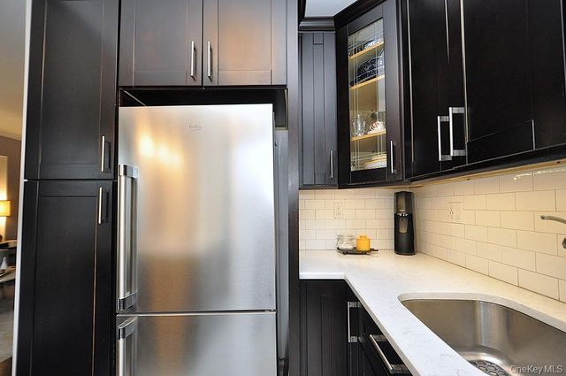 281 Garth Road A5L, Scarsdale, NY 10583