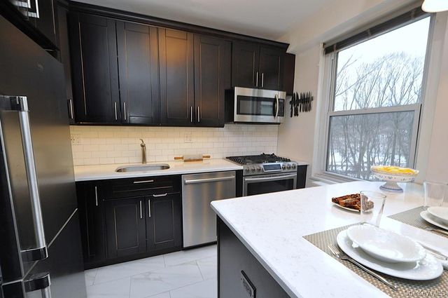 281 Garth Road A5L, Scarsdale, NY 10583