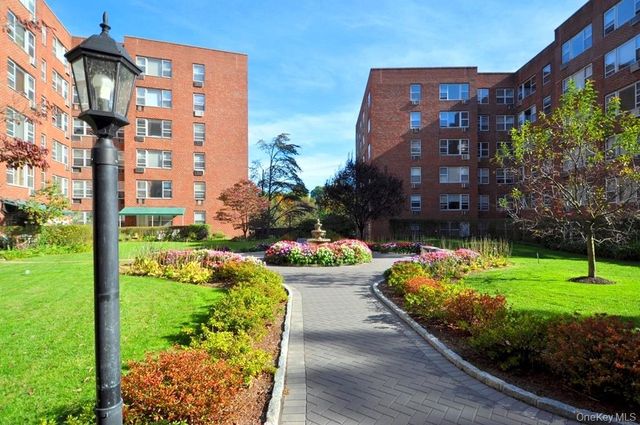 281 Garth Road A5L, Scarsdale, NY 10583