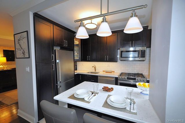 281 Garth Road A5L, Scarsdale, NY 10583