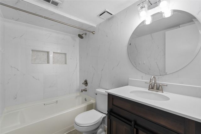 5928 Sandhurst Lane 127, Dallas, TX 75206