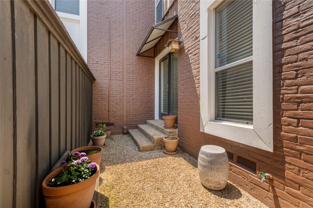 5928 Sandhurst Lane 127, Dallas, TX 75206