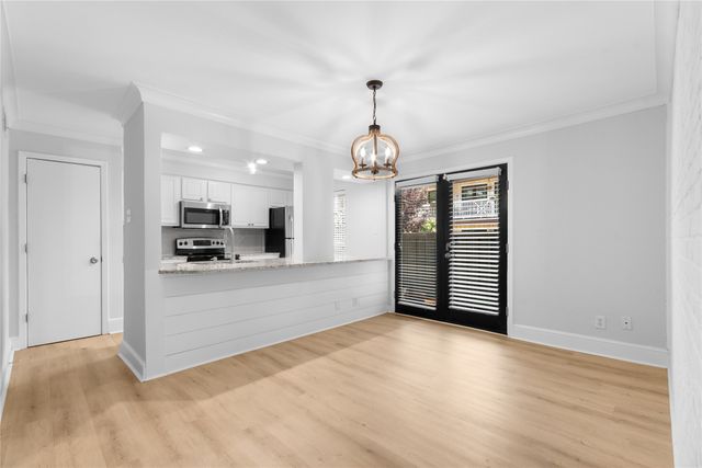 5928 Sandhurst Lane 127, Dallas, TX 75206