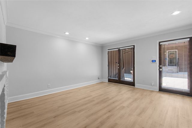 5928 Sandhurst Lane 127, Dallas, TX 75206