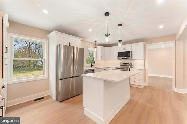 528 W MAPLE AVE, Langhorne, PA 19047