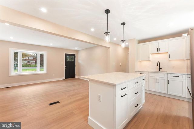 528 W MAPLE AVE, Langhorne, PA 19047