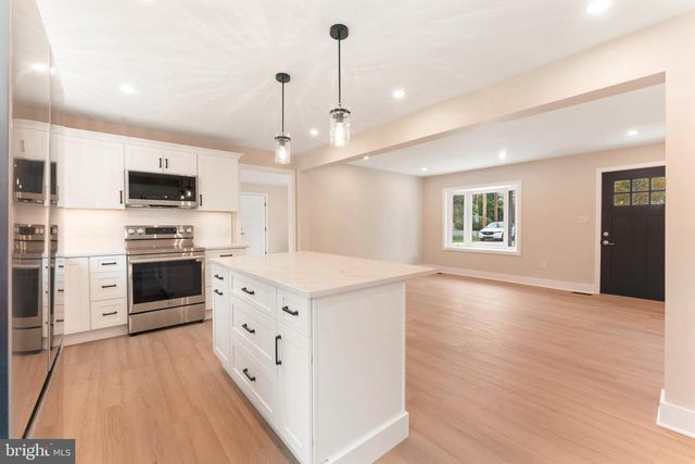 528 W MAPLE AVE, Langhorne, PA 19047