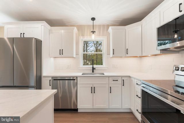 528 W MAPLE AVE, Langhorne, PA 19047