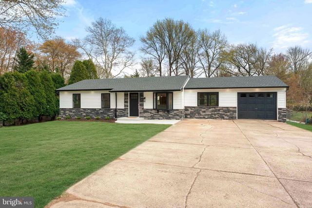 528 W MAPLE AVE, Langhorne, PA 19047