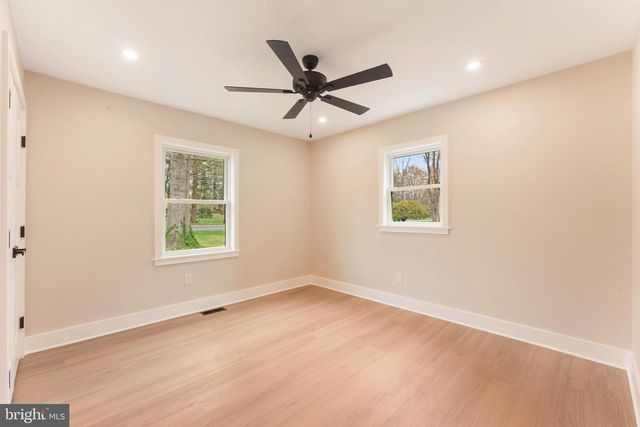 528 W MAPLE AVE, Langhorne, PA 19047
