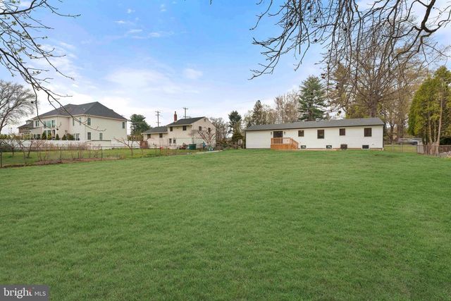 528 W MAPLE AVE, Langhorne, PA 19047