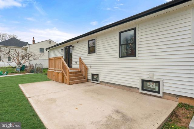 528 W MAPLE AVE, Langhorne, PA 19047