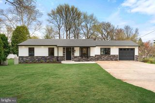 528 W MAPLE AVE, Langhorne, PA 19047