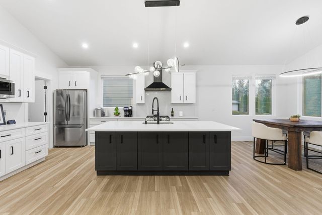 1712 W Toni Rae Dr, Spokane, WA 99218