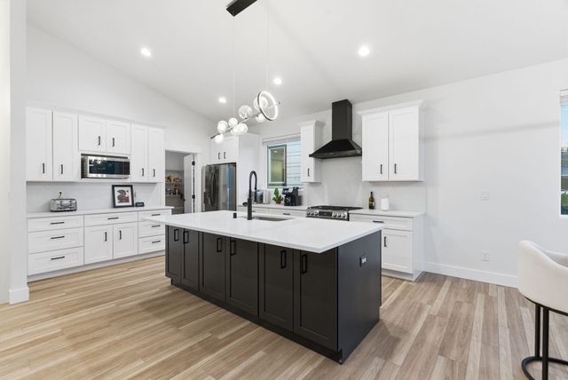 1712 W Toni Rae Dr, Spokane, WA 99218