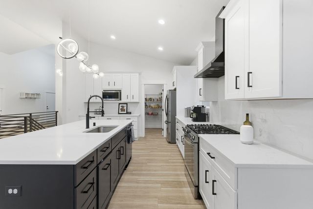 1712 W Toni Rae Dr, Spokane, WA 99218