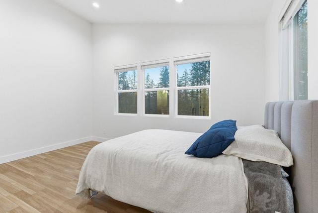 1712 W Toni Rae Dr, Spokane, WA 99218