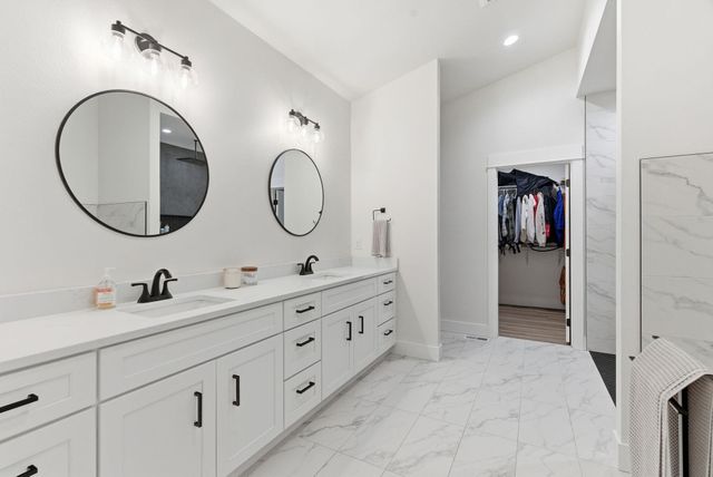 1712 W Toni Rae Dr, Spokane, WA 99218