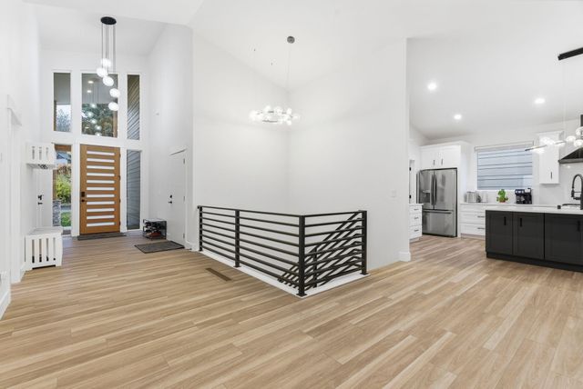 1712 W Toni Rae Dr, Spokane, WA 99218