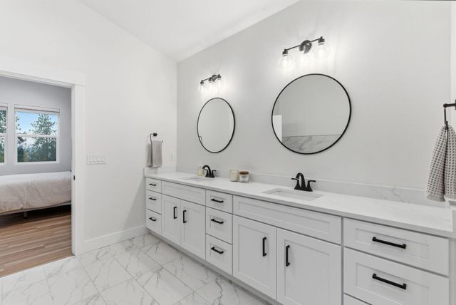 1712 W Toni Rae Dr, Spokane, WA 99218