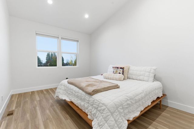 1712 W Toni Rae Dr, Spokane, WA 99218