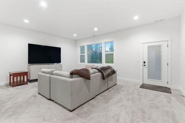 1712 W Toni Rae Dr, Spokane, WA 99218