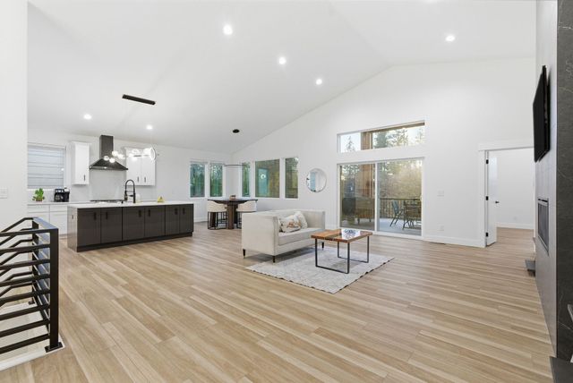 1712 W Toni Rae Dr, Spokane, WA 99218