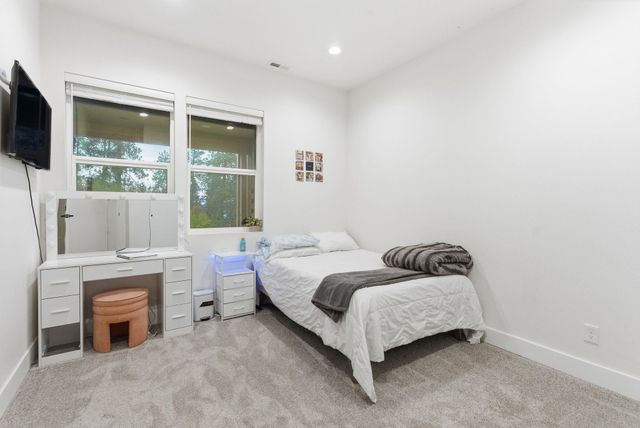 1712 W Toni Rae Dr, Spokane, WA 99218