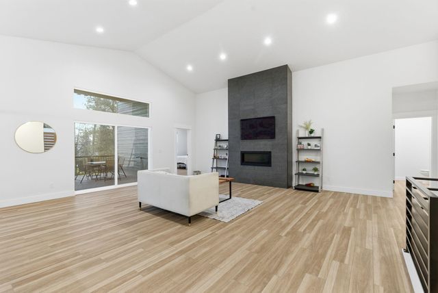 1712 W Toni Rae Dr, Spokane, WA 99218