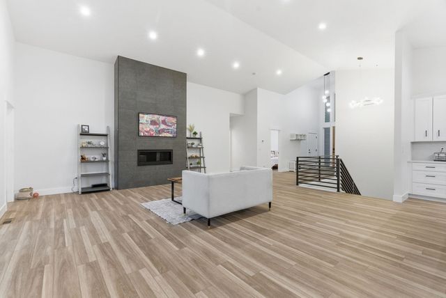 1712 W Toni Rae Dr, Spokane, WA 99218