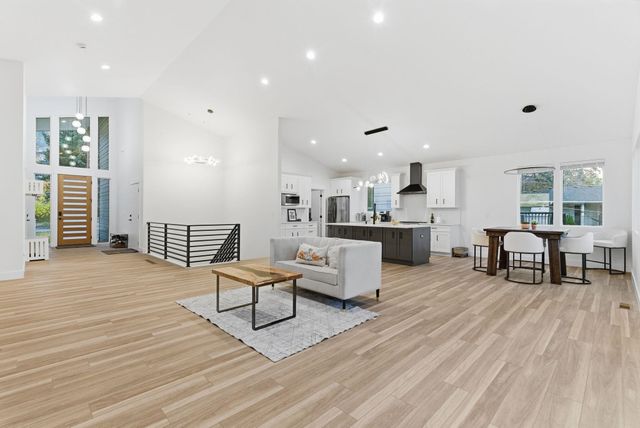 1712 W Toni Rae Dr, Spokane, WA 99218