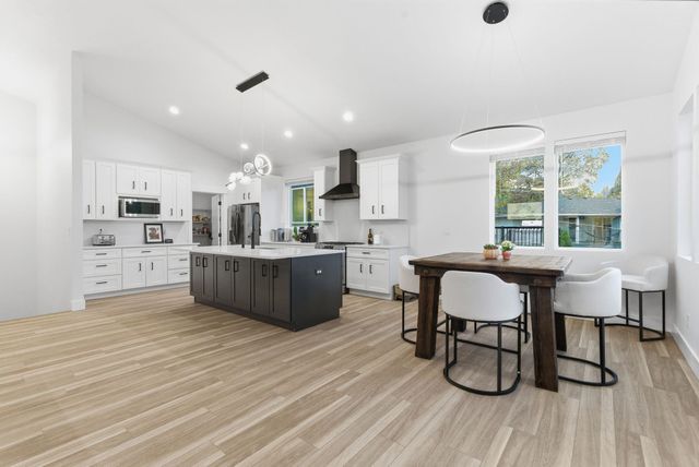 1712 W Toni Rae Dr, Spokane, WA 99218