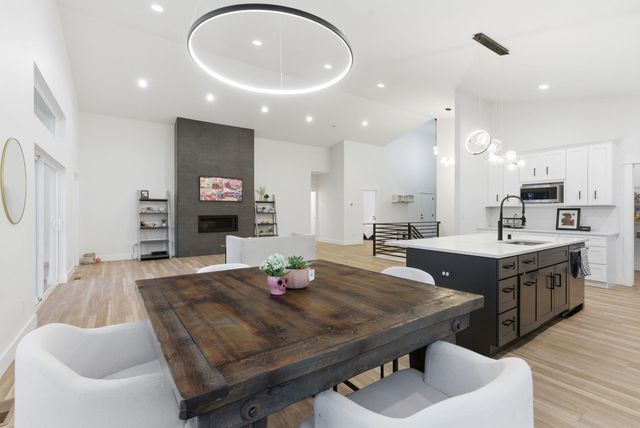 1712 W Toni Rae Dr, Spokane, WA 99218